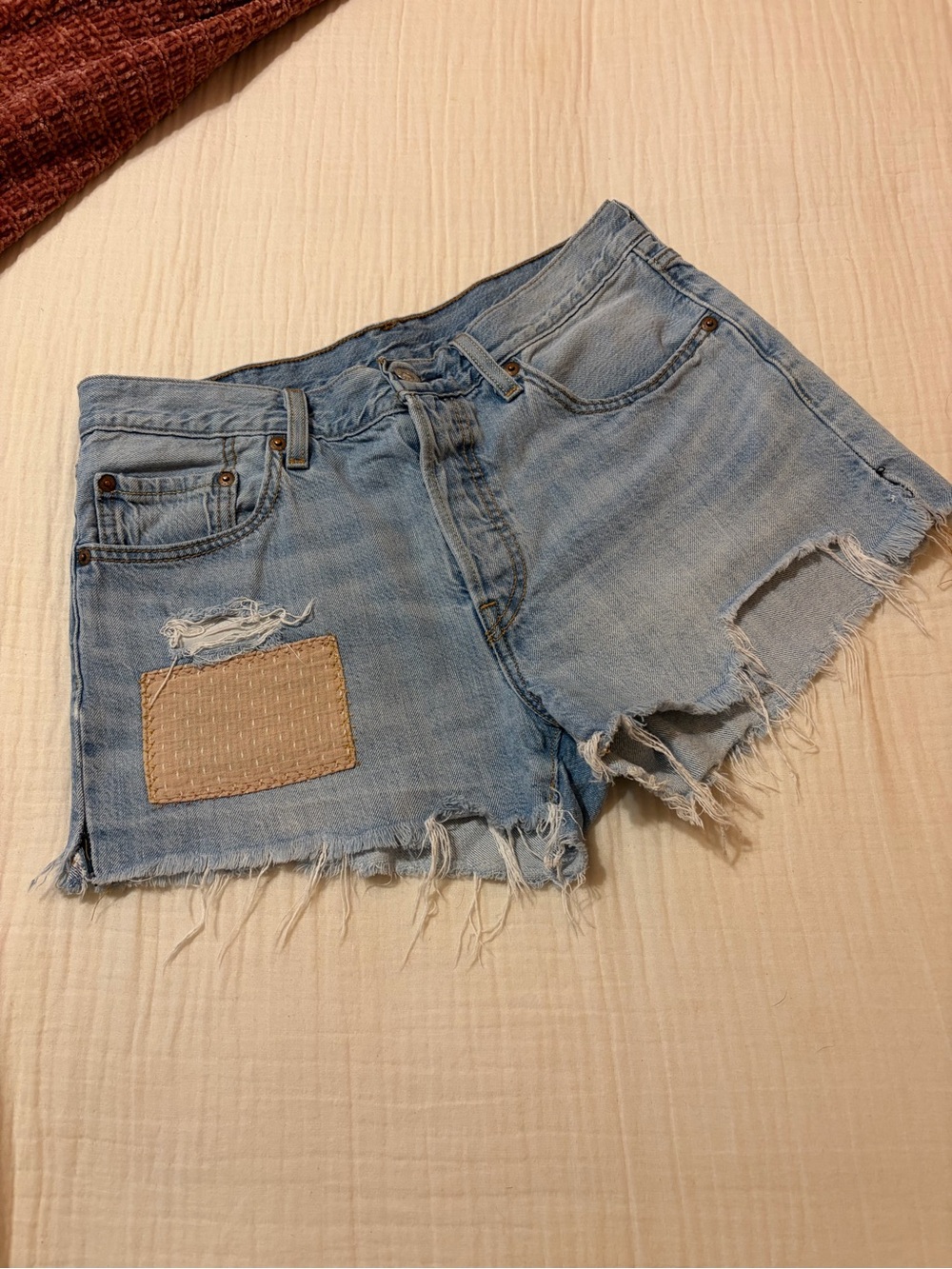 Levis patch pocket 501 Distressed Denim Shorts with Patch size 28